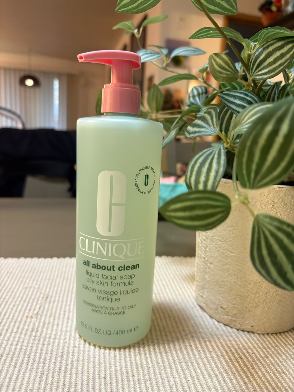 Clinique All About Clean Liquid Facial Soap — Mint Green Bottle with Pink Pump - Picture 2 of 2